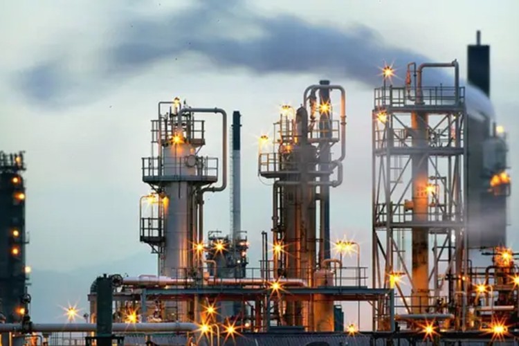 Petrol yeniden hızlı artışa geçti