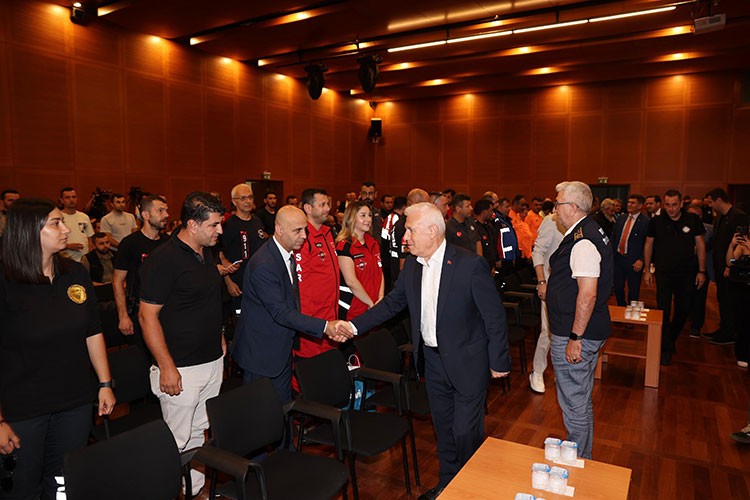 Başkan Bozbey'den alev savaşçılarına teşekkür