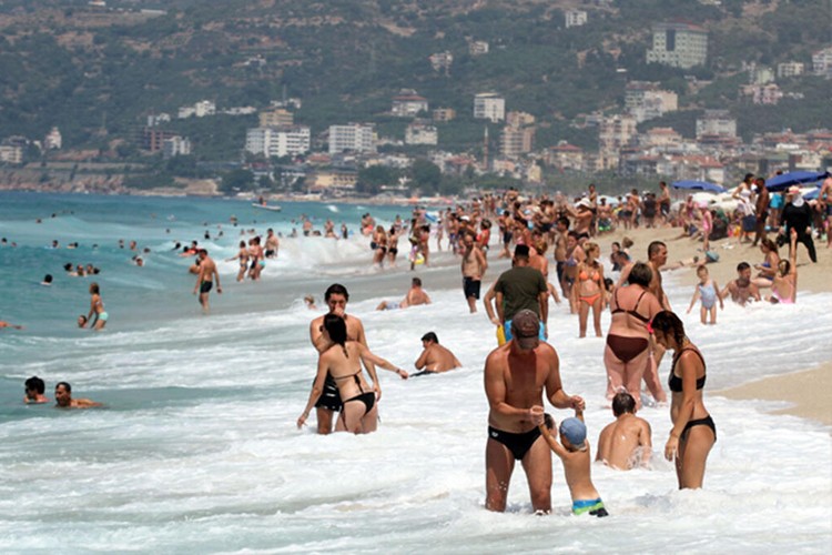 8 milyon turist geldi