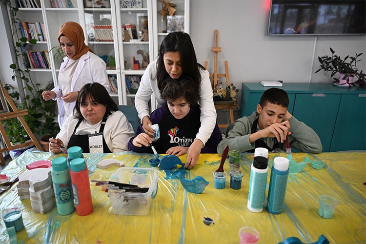 Otizmli çocuklara "Uygulama Evi" hizmete açıldı