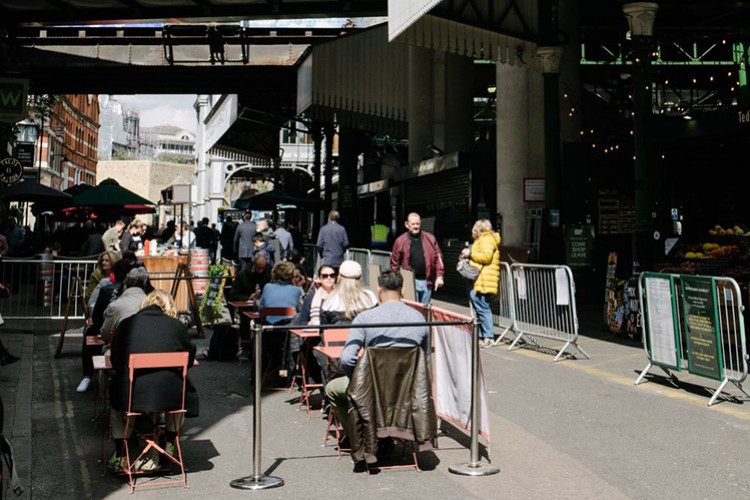 İngiltere'de tam açılım erteleniyor