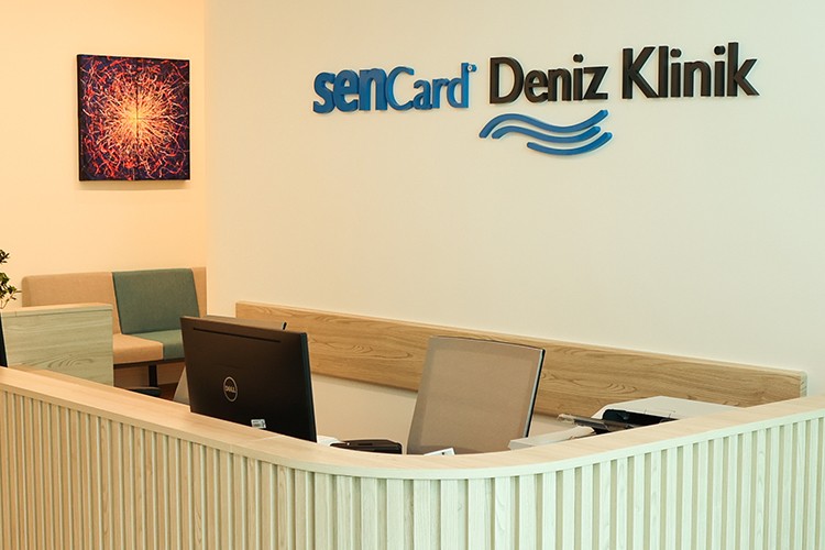 DenizBank, yenilediği kliniğinde, senCard iş birliğiyle diş tedavisini de kapsayan entegre sağlık ve sigortacılık hizmeti sunuyor