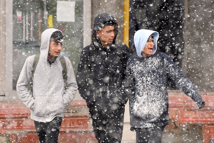 Baharda Kars ve Ardahan'da kar etkisini sürdürüyor