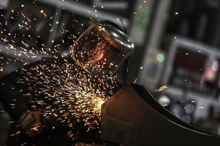 Hizmet üretim endeksi Nisan'da yıllık bazda yüzde 2,3 artarken, aylık bazda yüzde 2,2 azaldı