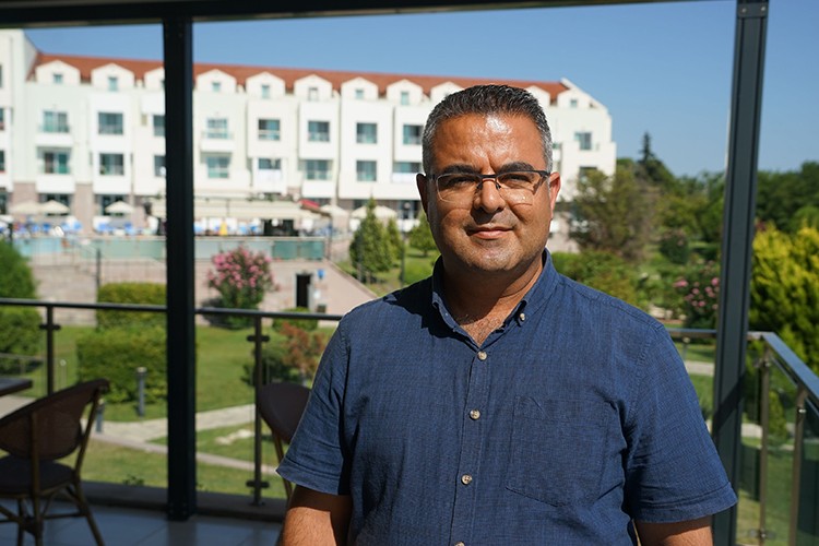 Bayram Egeli turizmcilerin yüzünü güldürdü