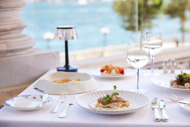 Osmanlı ve Türk mutfağının zarafetini yaz sofralarına taşıyor