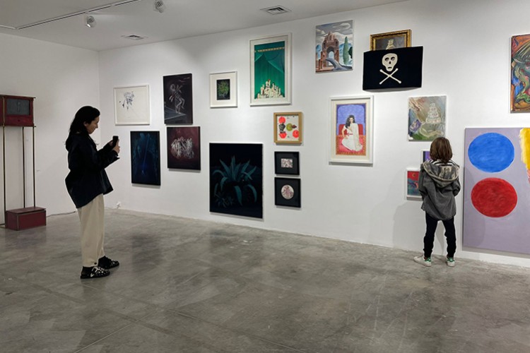 "İstikrarlı Hayaller" ve "Böyle Rüyadaymışım Gibi" sergileri Bursa'da açıldı