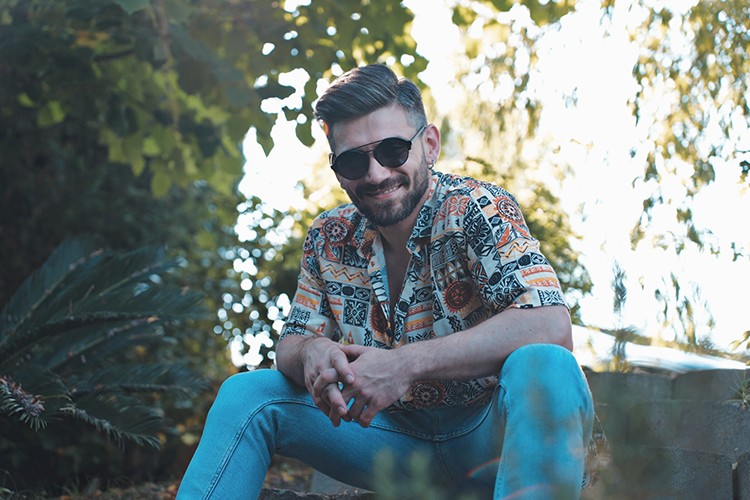 Ebrar Mazhar'dan yaz şarkısı