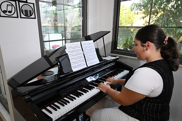 Bir yılda iki dünya birinciliği elde etti