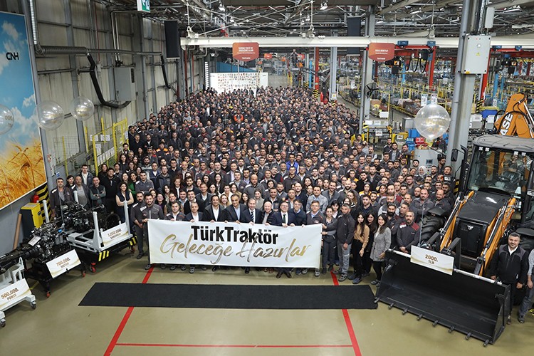 TürkTraktör üretimde dört kilometre taşını geride bıraktı