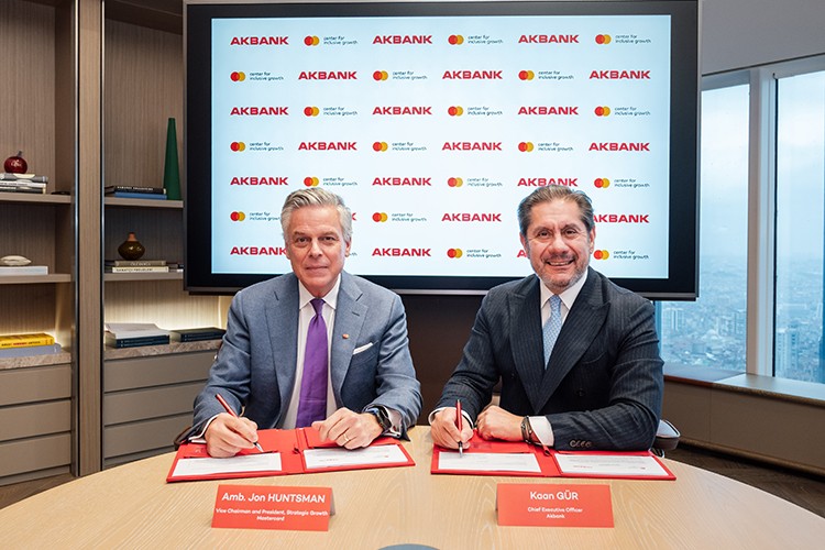 Akbank'tan kadın KOBİ'lerin dönüşümüne liderlik