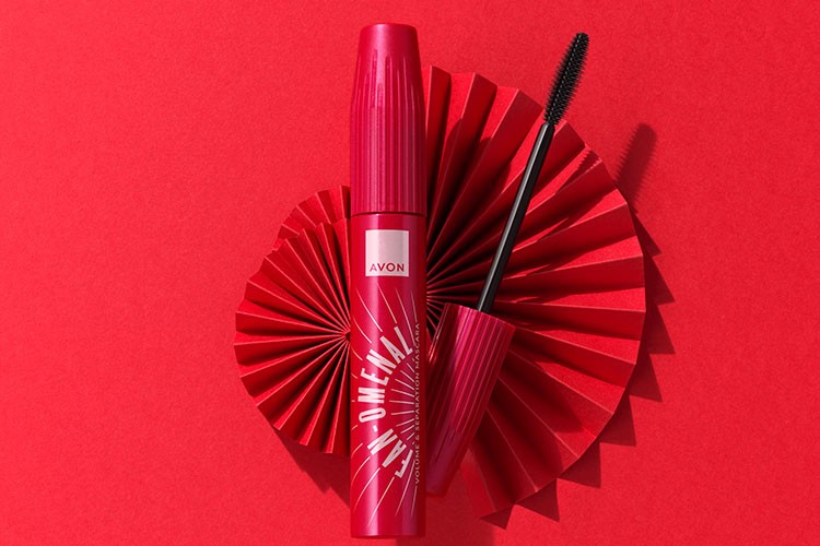 Avon ile her kirpik sahne ışığında