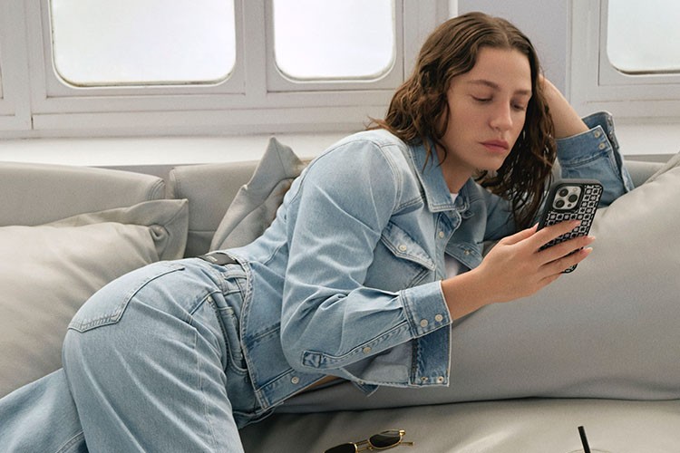 Jean modasının ikonları Mavi ve Serenay