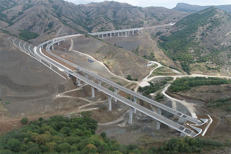 Karabağ'a üç stratejik projeyle katkı sağladı