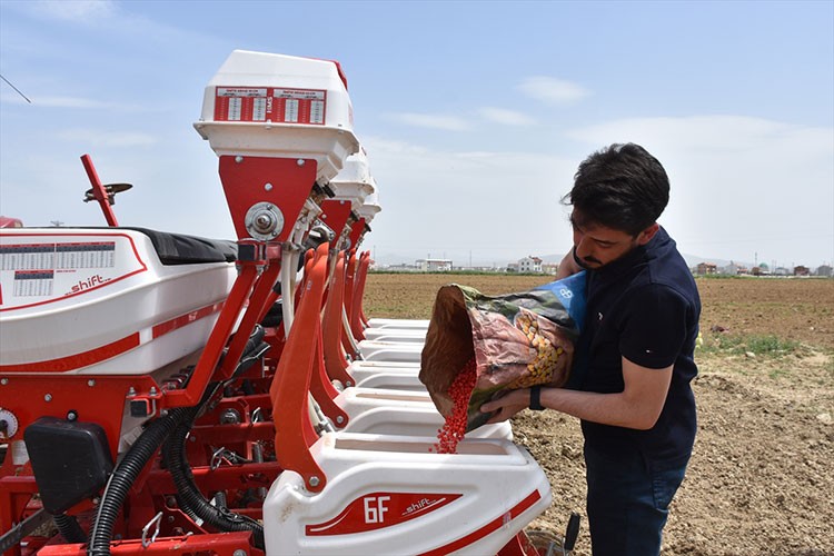 Genç çiftçi ekilebilir arazisini teknolojiyle artıracak