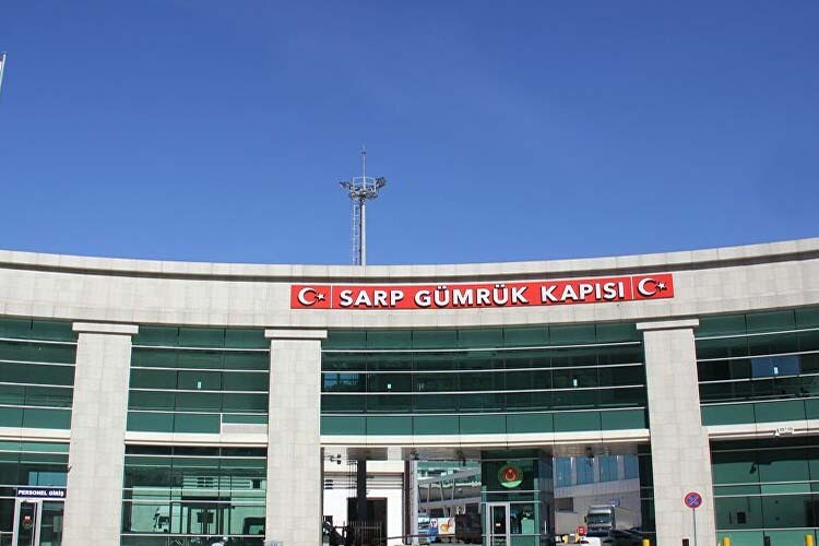 Sarp'tan günlük TIR geçiş rekoru