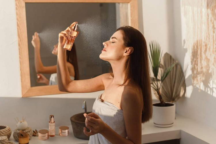 FOREO, SUPERCHARGED™ Bariyer Onarıcı Essence Mist'ini Sunuyor!