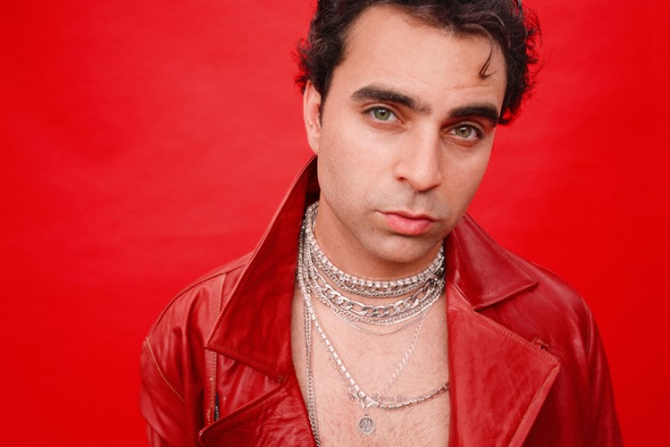 Cem Pilevneli'den yeni bir tarz