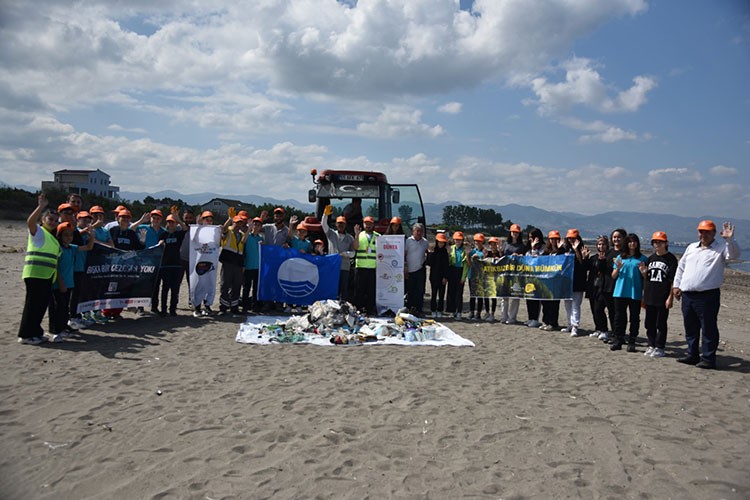 Samsun'da Dünya Temizlik Günü kapsamında sahillerde temizlik yapıldı