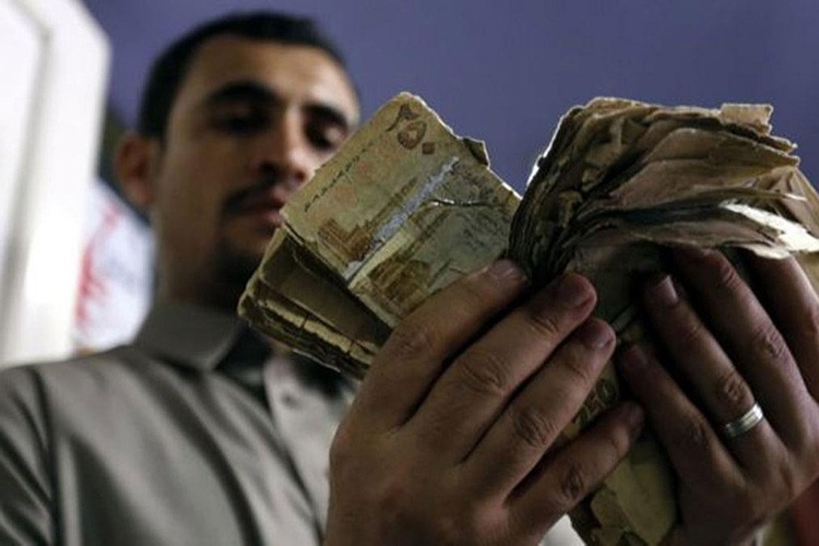 Yemen hükümeti, ülkede finansal işlemleri durdurdu