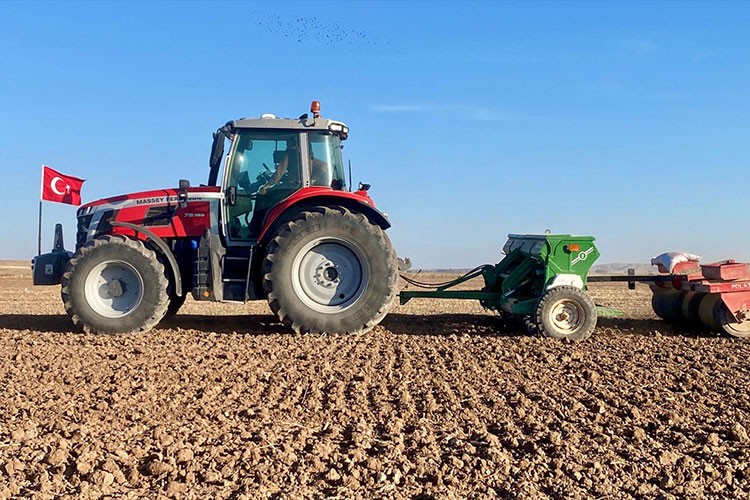Kırşehir'de yeni üretim planlaması ve desteklemeyle ilk tohumlar ekildi