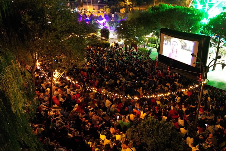 Yaz akşamlarının keyfi Akasya Açık Hava Sineması'nda yaşanacak