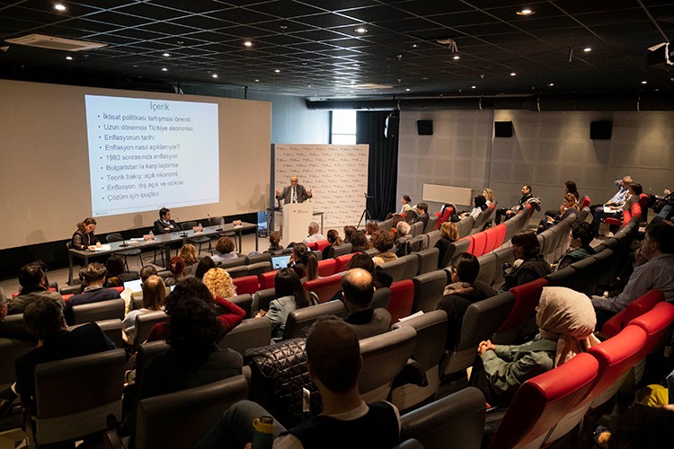 Cumhuriyet'in ilk yüzyılına ışık tutuyor