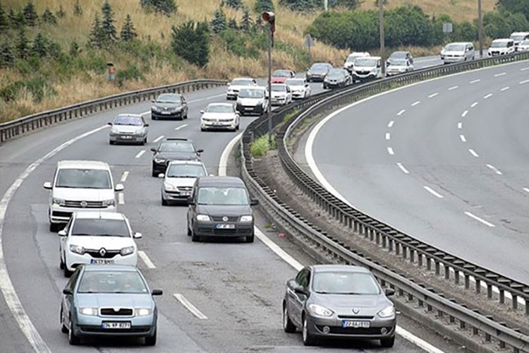 Köprü, otoyol ve havalimanlarında araç ve yolcu rekoru kırıldı
