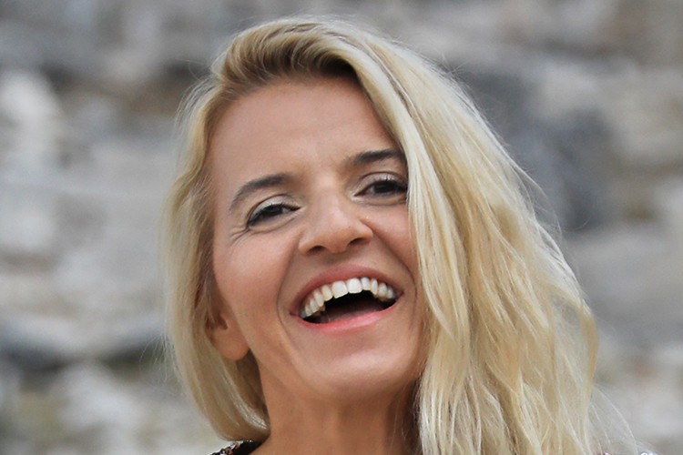 Serra Sağra, yogaya olan tutkusunu paylaşıyor