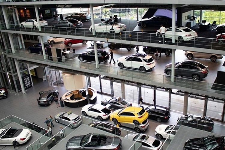 Otomobil bayilerine 17,8 milyon liralık stokçuluk cezası