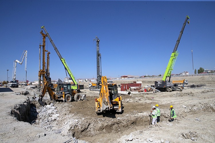 Van'da şehir hastanesinin yapımı sürüyor