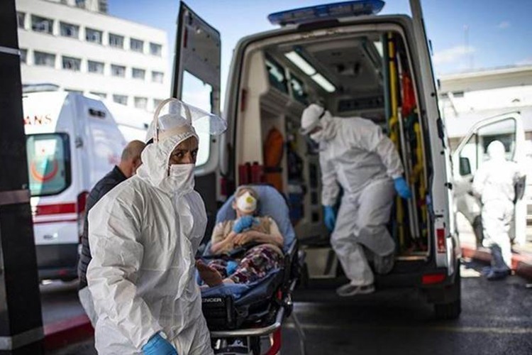 Türkiye'de vaka sayısı Omicron etkisiyle 66,467'ye yükseldi