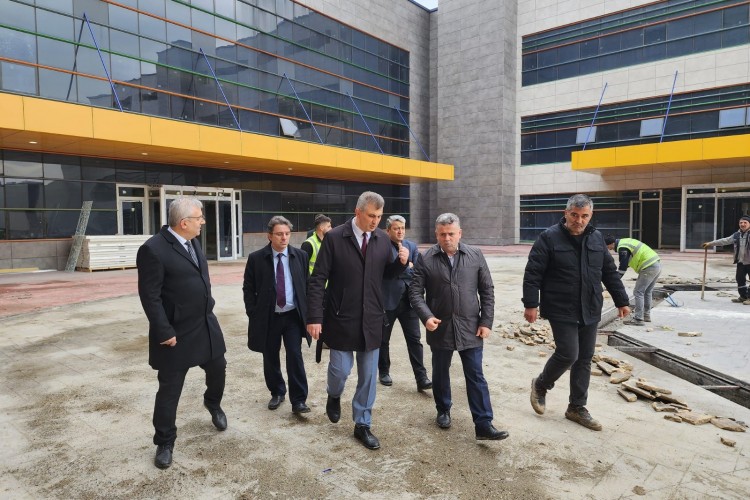 GÖLCÜK´TE SAĞLIK YATIRIMLARI HIZLA TAMAMLANIYOR