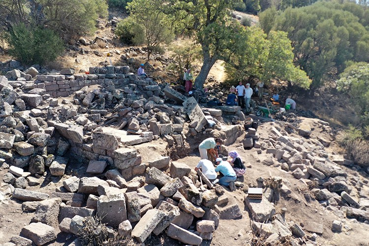 Demeter'e adanmış tapınak gün yüzüne çıkarılıyor