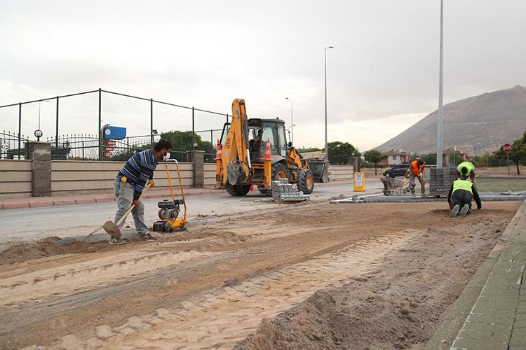 Melikgazi'den okullara katkı