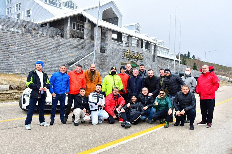Porsche tutkunları Uludağ'da buluştu