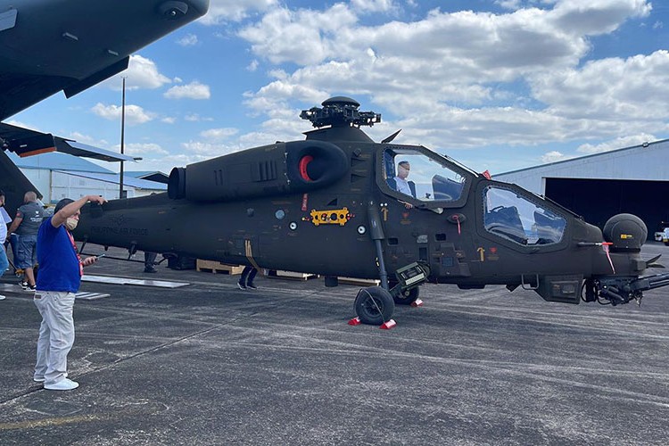 Filipinler'in ilk Atak helikopteri teslim edildi