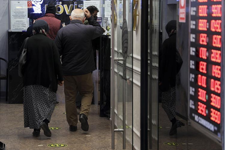 Dolar 18.78'den açıldı