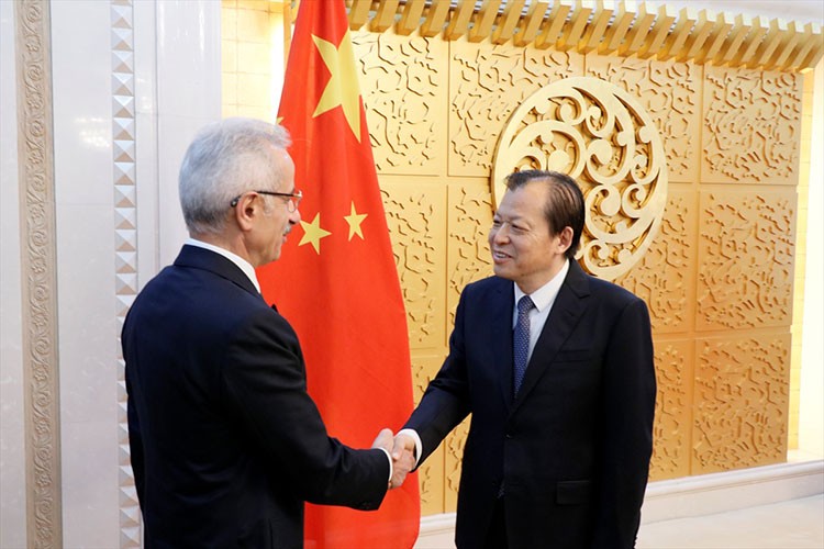 Uraloğlu, Çin Ulaştırma Bakanı Liu Vey ile görüştü