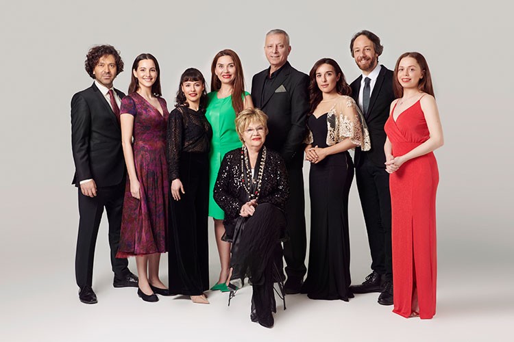 Tiyatrokare, Ayşe Kulin'in "Veda"sını sahneye taşıyor.