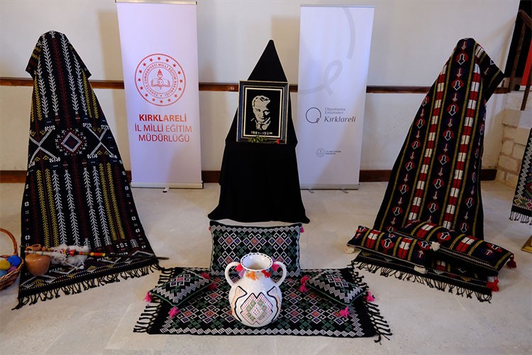 Kırklareli'nde Poyralı dokumasından yapılan ürünler sergilendi