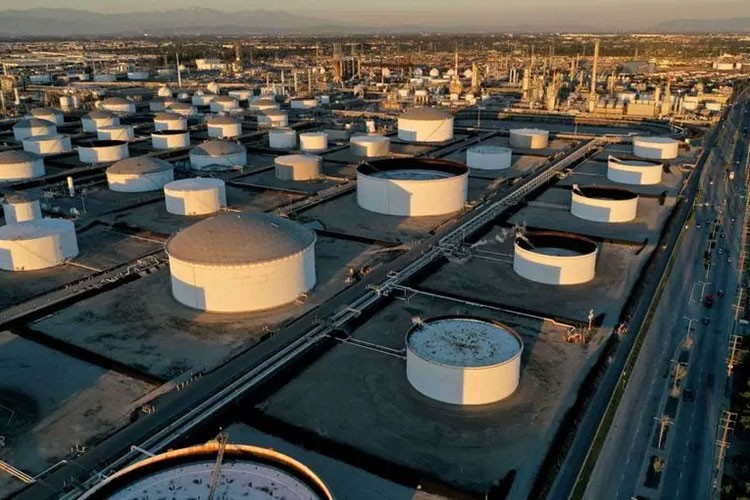 ABD'nin ticari ham petrol stokları 2 milyon varil düştü