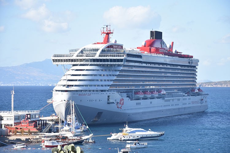 Bodrum'a "Resilient Lady" kruvaziyeriyle 2 bin 612 yolcu geldi