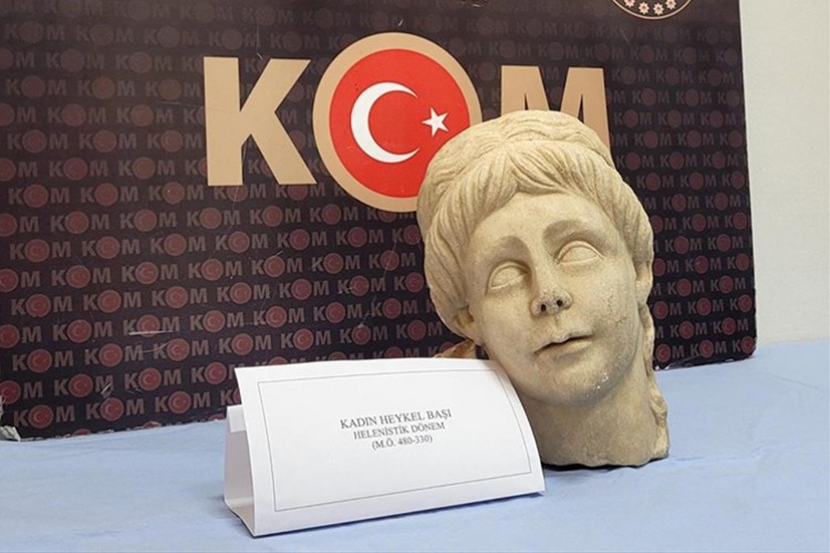 2 bin yıllık kadın heykeli başı ele geçirildi