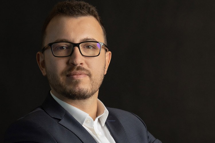 Üstüste üçüncü kez birinci