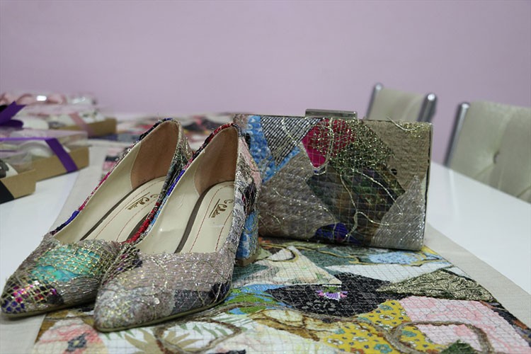 Hediyelik eşyaları yurdun dört bir yanına gönderiyorlar