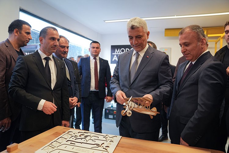 "Hem mobilya üretiminde hem ihracatta dünyada ilk 10 içindeyiz"