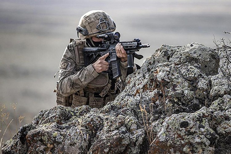 16 kişinin Türkiye'deki mal varlıkları donduruldu