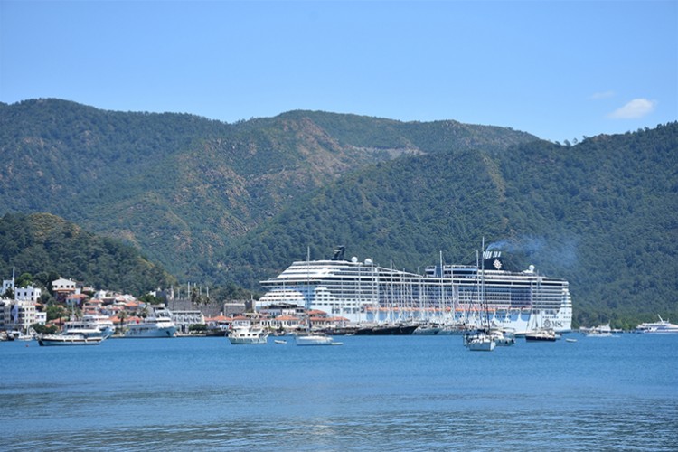"MSC Divina" kruvaziyeri Marmaris'e 3 bin 471 yolcusuyla geldi