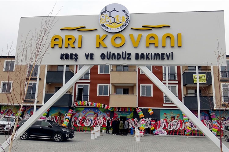 Kars'ta 100 çocuğa hizmet verecek modern donanımlı okul hizmete girdi